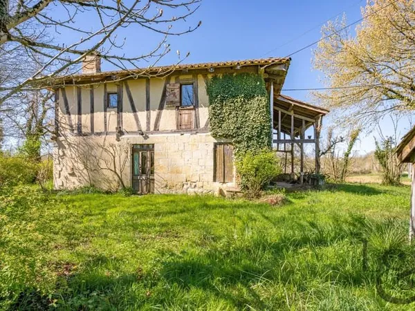 Secteur Tombeboeuf exceptionnelle maison restaurée du 16 ème (à empilage)