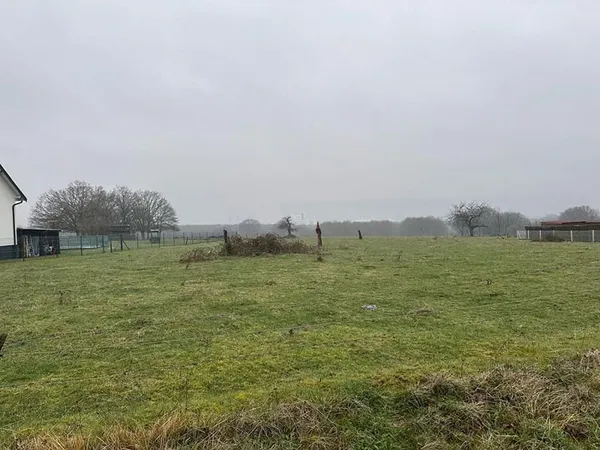 A vendre Terrain constructible de 1347 m2 sur la commune de Freneuse