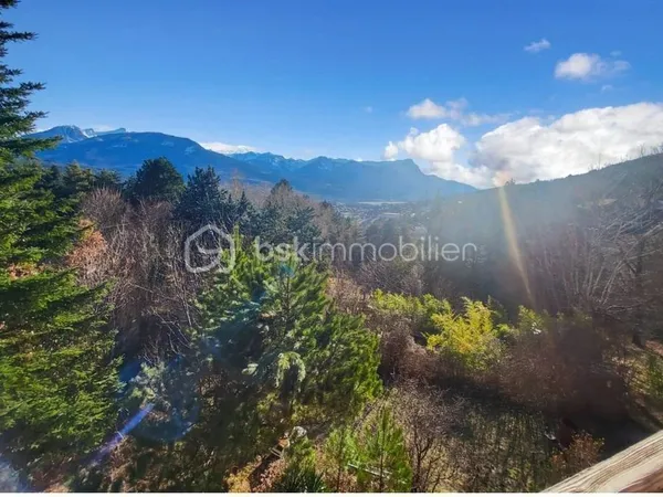***Opportunité rare pour investisseurs *-*vaste bâtisse de caractère à Embrun-***