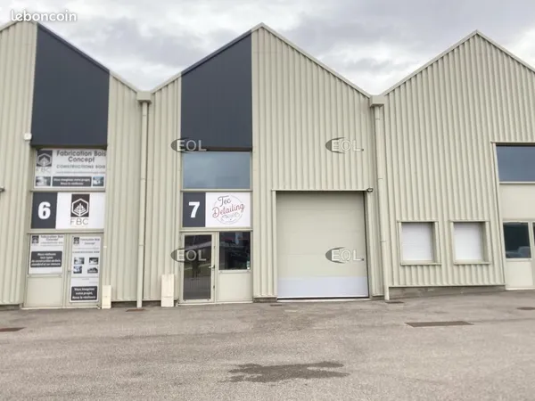 Local d'activité 119 m²