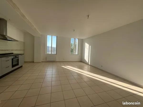 Location coursan- joli t2- jardin -place de parking