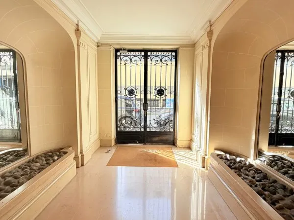 Grand charme pour ce studio en relation avec la Tour Eiffel