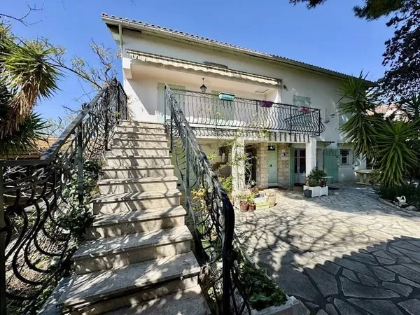 Maison 7 pièces 147 m²