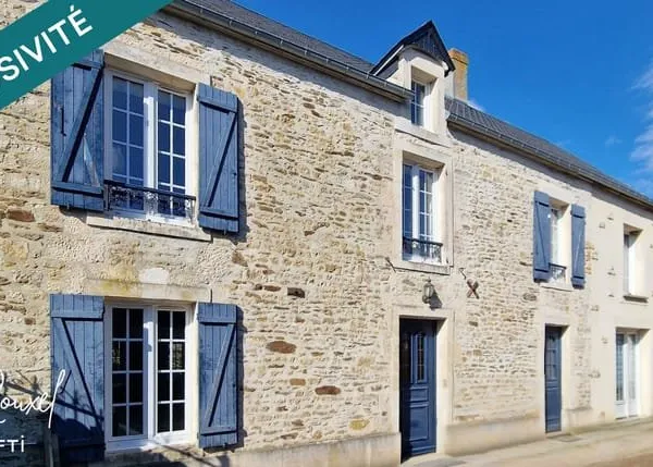 Bâtisse en pierre rénovée, 150 m², 3 chambres, dépendance.