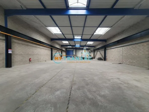 A LOUER sur ALFORVILLE - Local d'activité et bureaux de 3335m² divisibles à partir de 1095m²
