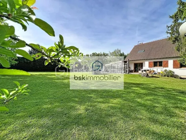 MAISON FAMILIALE AVEC PISCINE - SECTEUR RECHERCHÉ À TIGERY