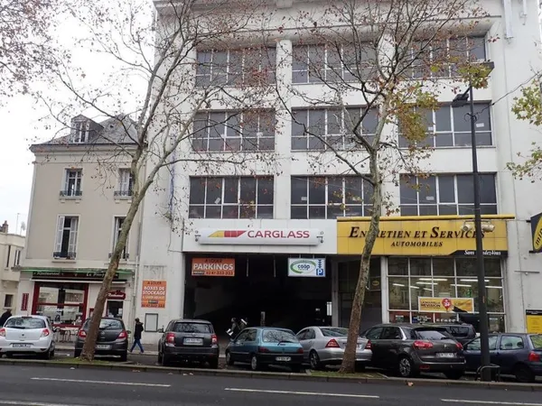 Stationnement Location Tours   100€
