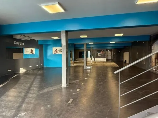 Local commercial 2 pièces 600 m²