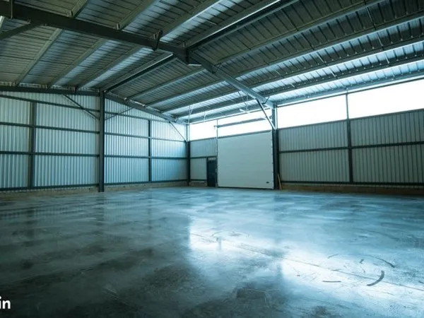 Local d'activités / Entrepôt 300m2