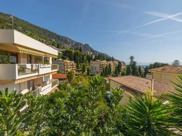 Garavan - Deux-pièces avec terrasse et parking privé