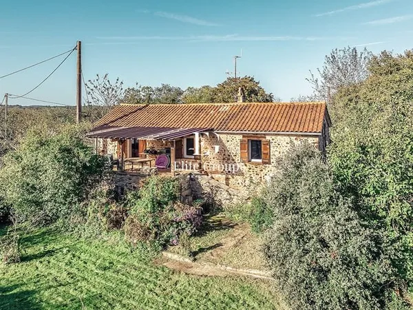A VENDRE MAISON EN PIERRES SUR PAYS DE BELVES - 4 PIECES AVEC DEPENDANCES