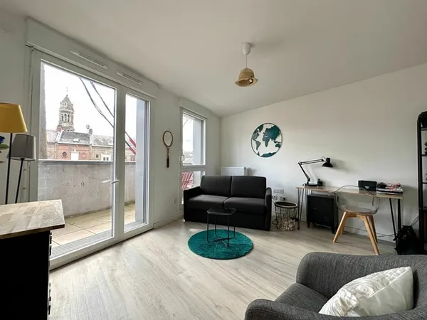 Grand studio loué avec balcon - Centre-ville d'Amiens
