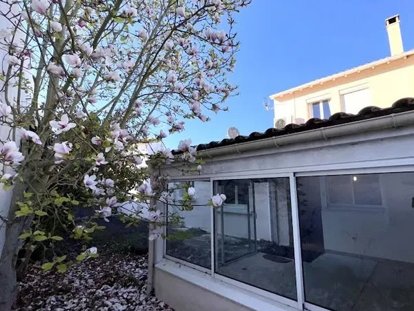 Local 7 pièces 146 m²