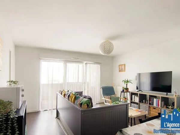 EXCLUSIVITÉ !!! SPÉCIAL INVESTISSEURS - LORMONT CENTRE COMMERCIAL 4 PAVILLONS - APPARTEMENT TYPE 2 D