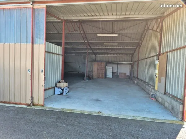 Local d’activité et entrepôt Location Chaveignes   250€