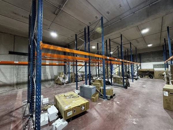 Local d'activité 1623 m²