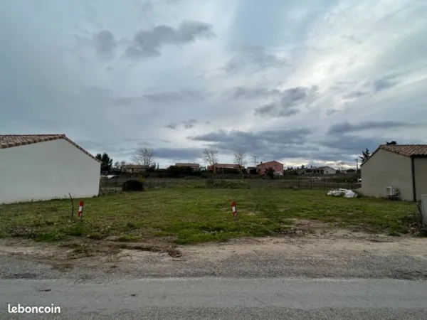 Terrain 615 m²