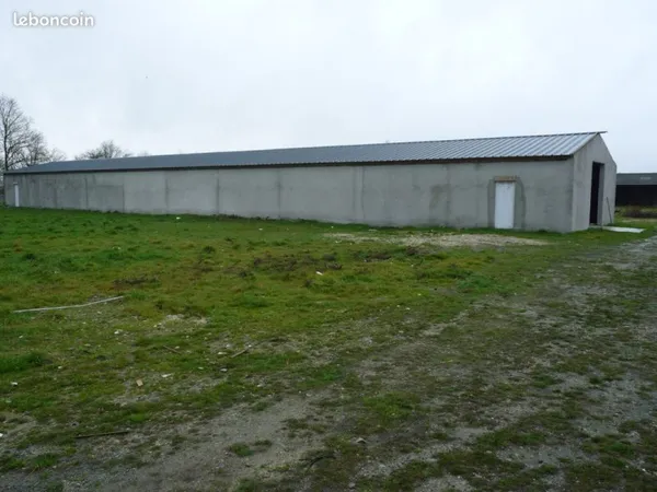 Location terrain avec des bâtiments