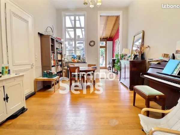 Maison 8 pièces 290 m²