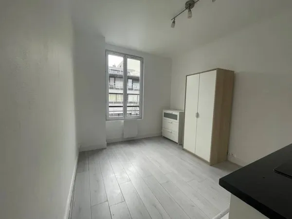 Studio 1 pièce 12 m²