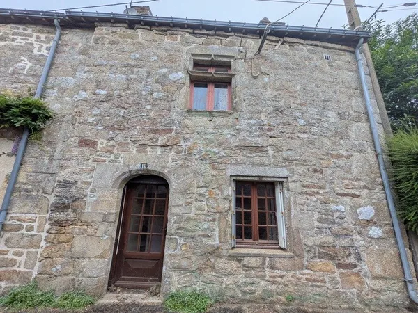 GUEMENE SUR SCORFF MAISON EN PIERRE 3 PIECES DE 53m² ENVIRON HABITABLE PARCELLE DE 108m² ENVIRON