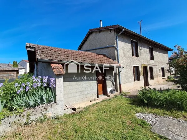 Maison avec jardin en plein centre de Villieu