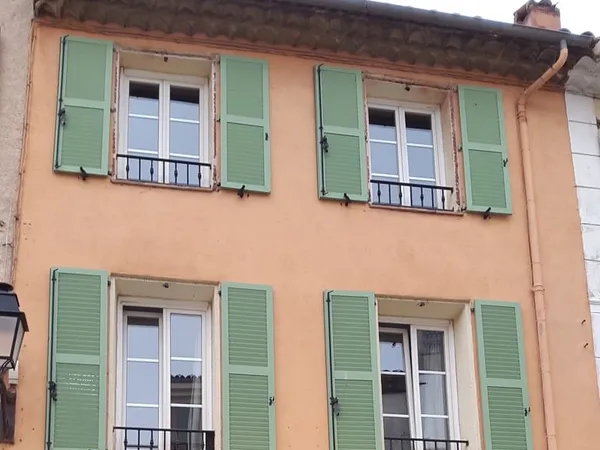 Immeuble en centre village