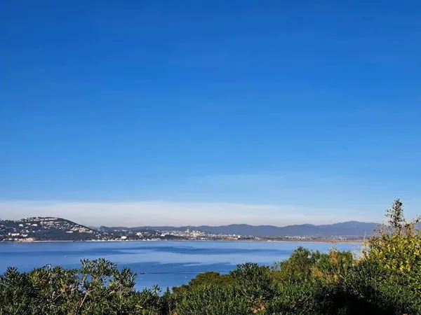 Terrain constructible vue mer, Maya - 83400 Presqu'île de Giens Hyères