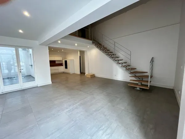 Splendide maison réhabilitée au coeur de Limas