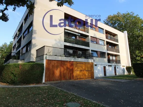 APPARTEMENT DE 3 PIECES AVEC CAVE ET PARKING.