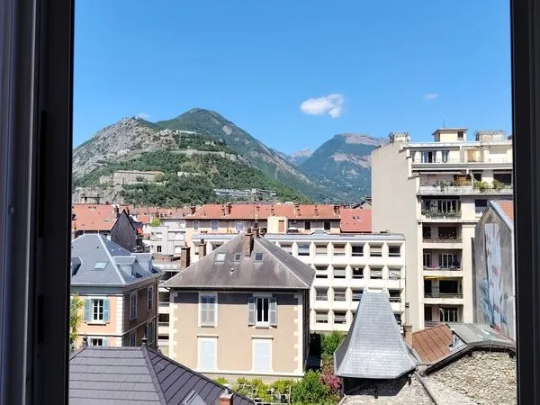 T2 isolé dernièr étage Condorcet