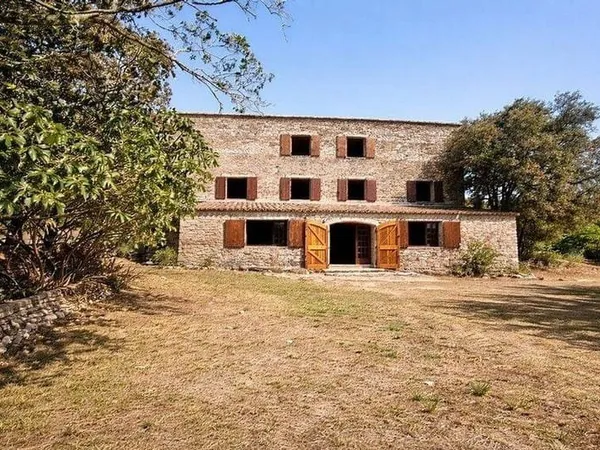 Maison 8 pièces 300 m²