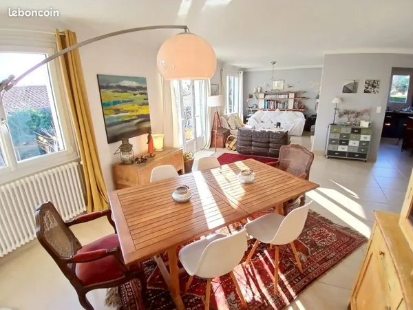 CLISSON Centre . Maison 5 chambres . 168 m2 . Terrain 744 m² . Exposition Sud