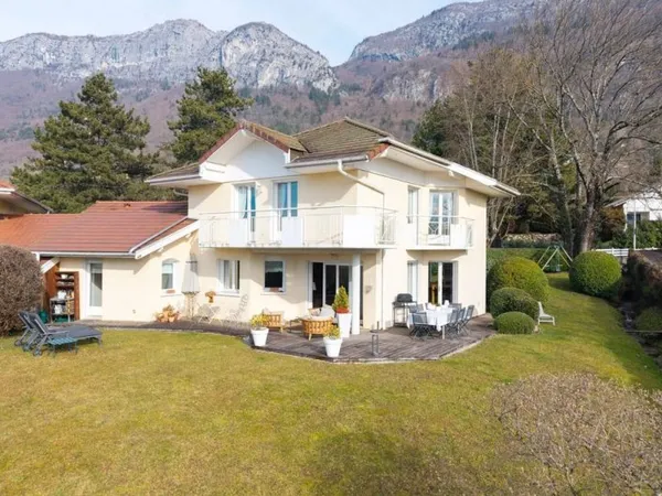 Local 5 pièces 140 m²