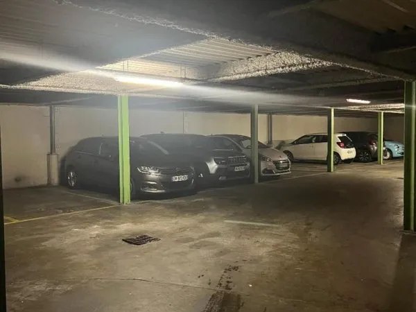 Stationnement Location Grenoble   105€