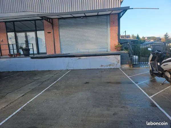 Local d’activité et entrepôt Location Saint-Étienne-du-Rouvray 1p 200m² 1200€
