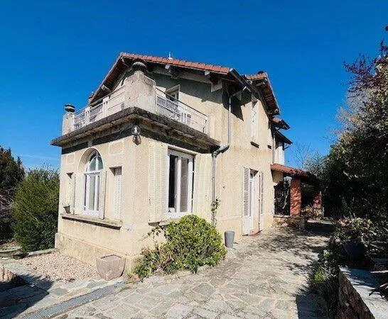 Maison 10 pièces 240 m²