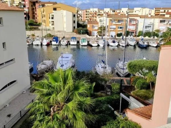 Le Cap d'Agde : Proche Avant Port / Bas des falaises: Vue Chenal STUDIO-CABINE ( 26,71m² ) + terrass