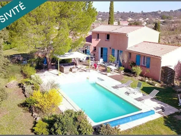 Villa de 167m² sur 2341m² de terrain avec piscine et grand garage
