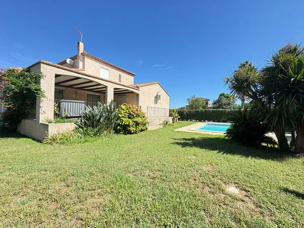 VILLA 4 FACES AVEC PISCINE A VILLELONGUE DE LA SALANQUE