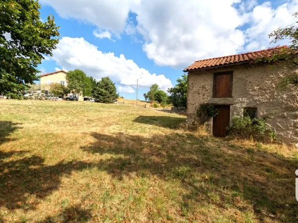 Terrain 740 m²