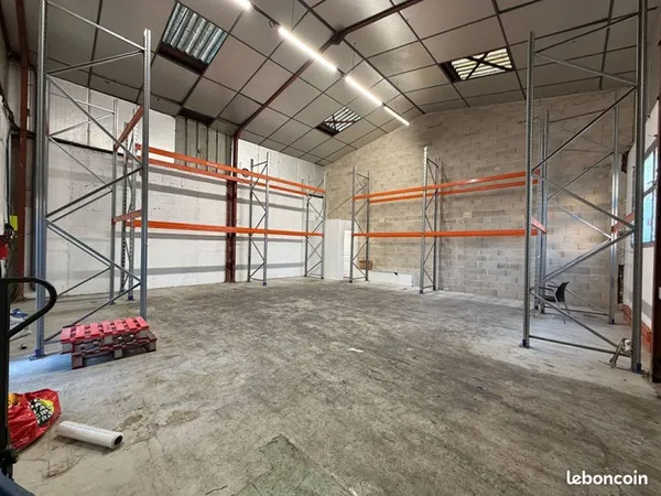 Entrepôt 100 m² LE THILLAY