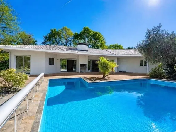 Maison de plain-pied 5 pièces 260 m²