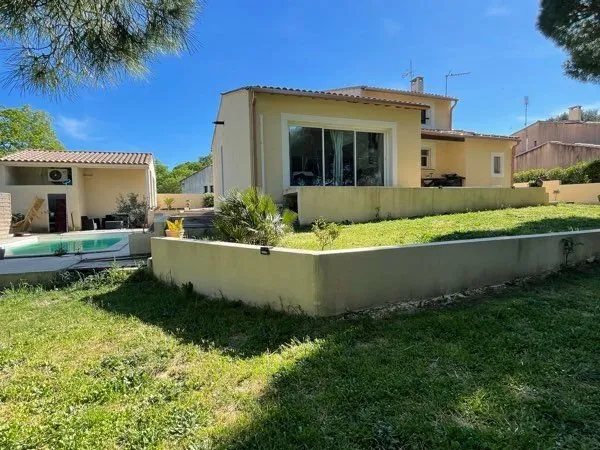 Maison familiale avec dépendance et piscine