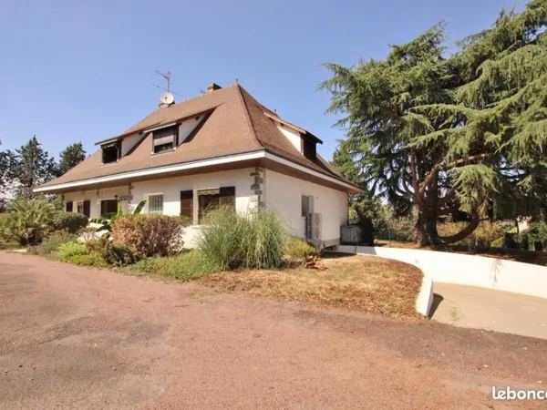 Maison 8 pièces 230 m²