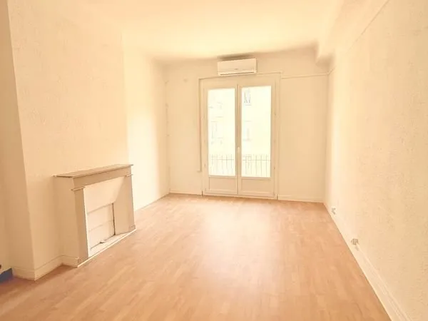 Toulon Pont du Las - Proche base navale | T3 59 m² rénové, balcon, cave, clim | 975 CC