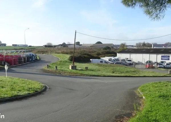 Emplacement pour vente de véhicules d'occasion