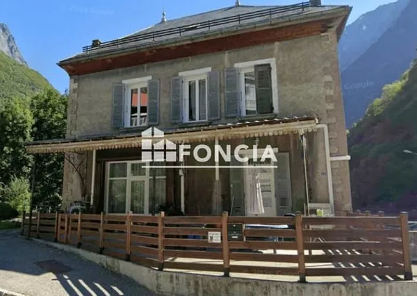Maison avec terrasse au pied du pavillon KELLER