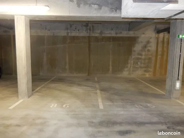 Parking sous-sol à 50m du tram proche aéroport