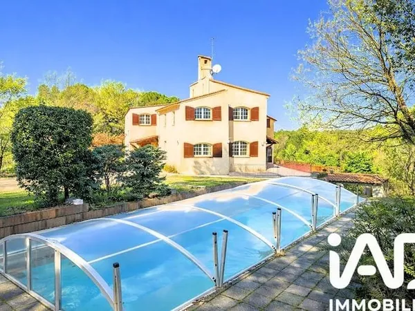 Maison 8 pièces 226 m²
